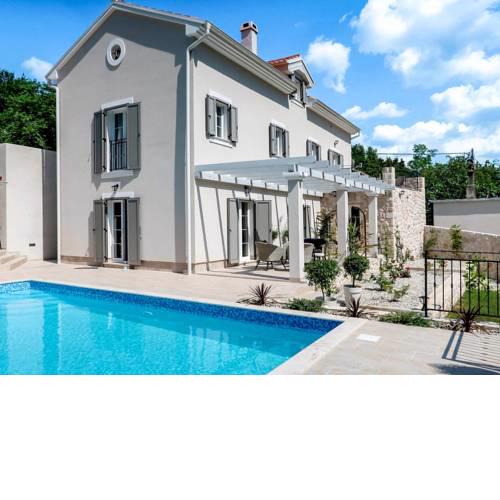 Drivenik Villa Sleeps 10 with Pool Air Con and WiFi