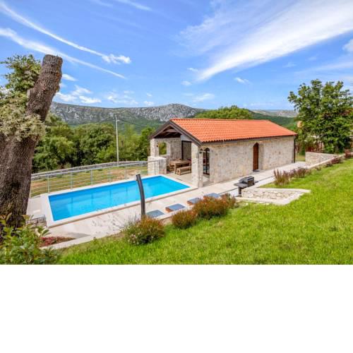 Drivenik Villa Sleeps 6 with Pool Air Con and WiFi