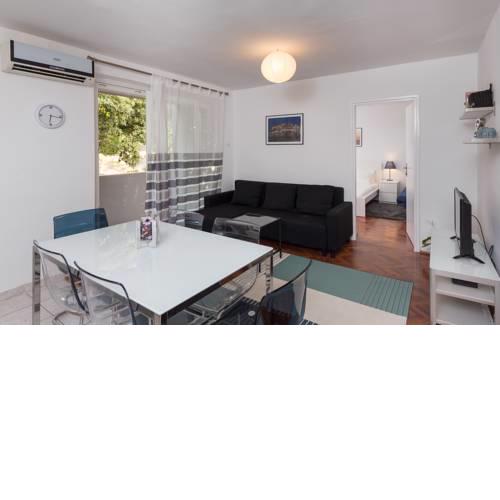 Dulap Apartment