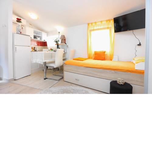 Dunja apartment - new, small charming apartment