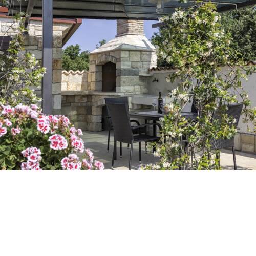 Dvor-Secluded house in nature