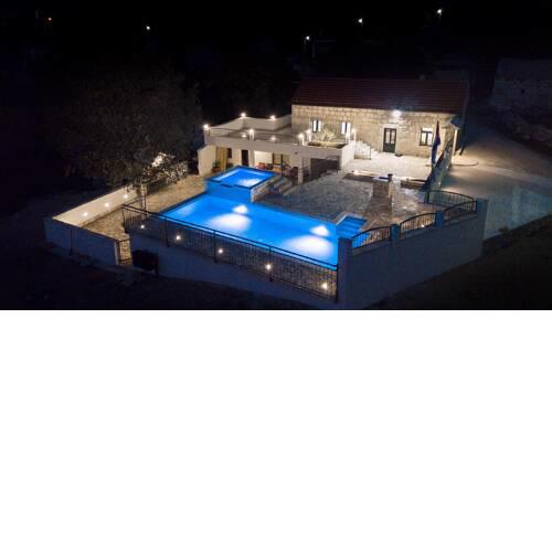Dvori Stipanovi with heated pool