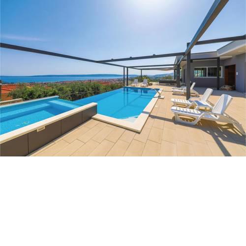 Eight-Bedroom Holiday Home in Kastel Novi
