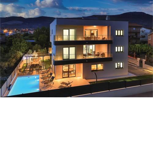 Eight-Bedroom Holiday Home in Kastel Novi