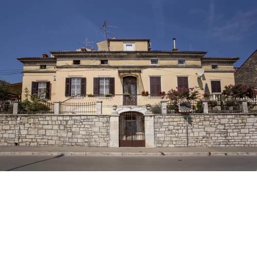 emanuel apartman