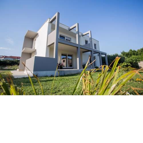 Enelani Apartments