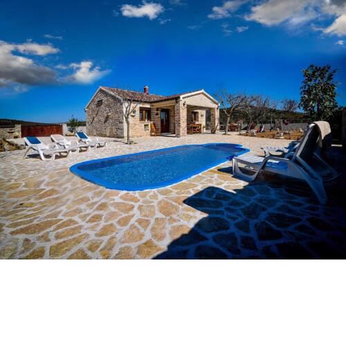 Enticing Holiday Home in Budak with Private Swimming Pool