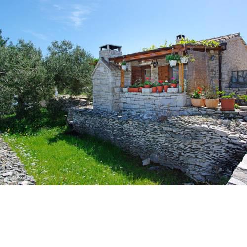 Enticing Holiday Home in Korčula near Seabeach