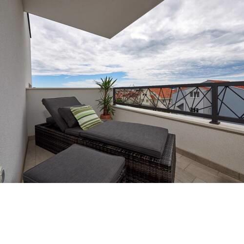 Enticing Holiday Home in Trogir near Seabeach