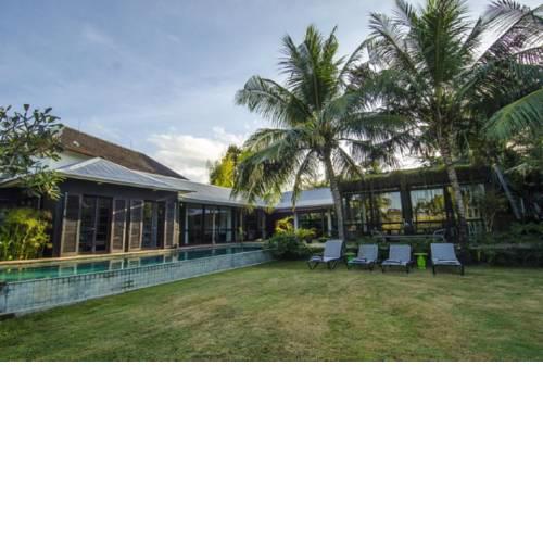 Eve Villa Luxe pool