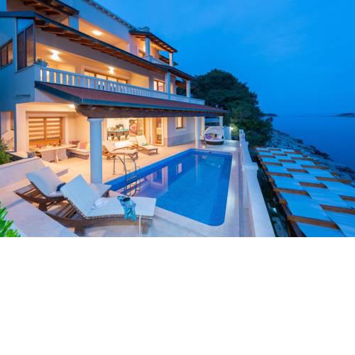Exceptional Beachfront Holiday Villa on Korčula Island