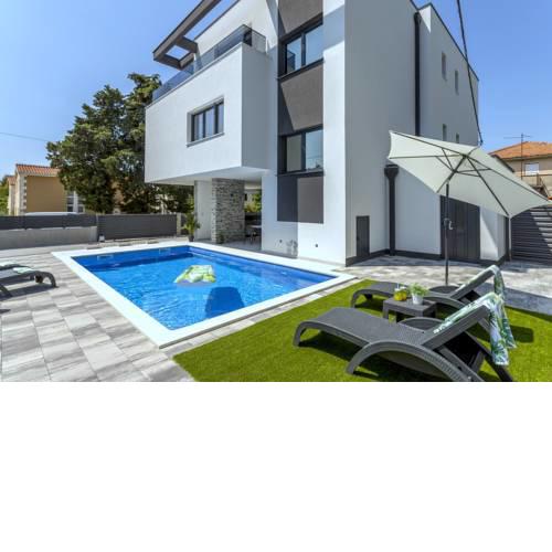 Exclusive Villa Ema