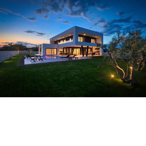Exlusive villa near beach