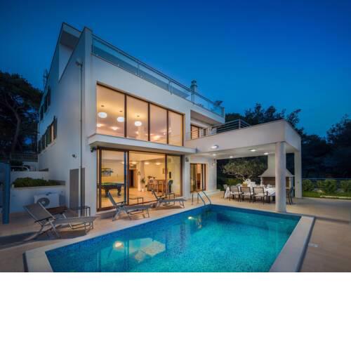 Extra large Beachfront Luxury Villa