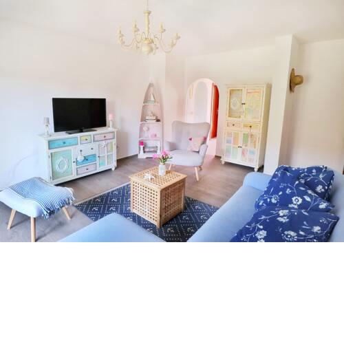 Family apartment with shared garden, 4min to beach