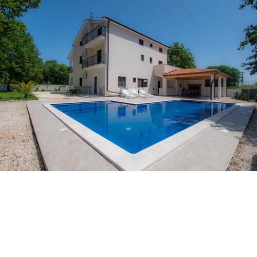 Family apartments with swiming pool in central Istria