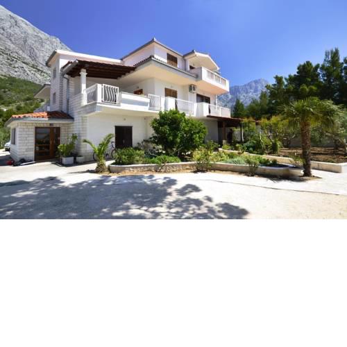 Family friendly apartments with a swimming pool Baska Voda, Makarska - 12442