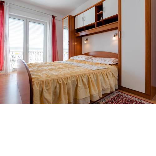 Family friendly apartments with a swimming pool Lokva Rogoznica, Omis - 16429