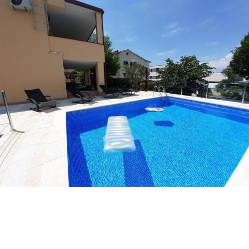 Family friendly apartments with a swimming pool Malinska, Krk - 19304