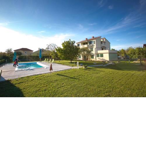 Family friendly apartments with a swimming pool Nin, Zadar - 6560