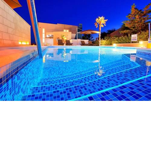 Family friendly apartments with a swimming pool Novalja, Pag - 14275