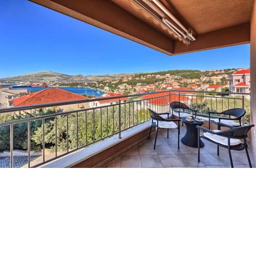 Family friendly apartments with a swimming pool Okrug Gornji, Ciovo - 12377