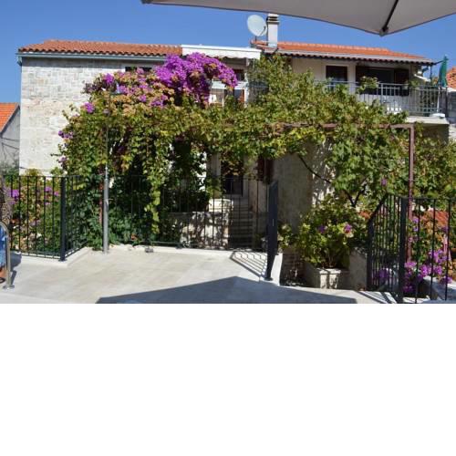 Family friendly apartments with a swimming pool Sutivan, Brac - 14737