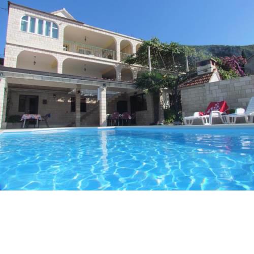 Family friendly apartments with a swimming pool Trpanj, Peljesac - 15603