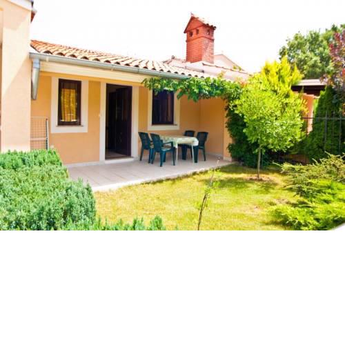 Family friendly apartments with a swimming pool Vinkuran, Pula - 7444