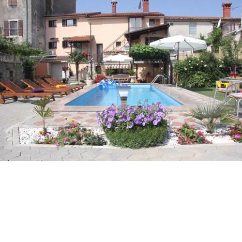 Family friendly apartments with a swimming pool Vodnjan, Fazana - 14159
