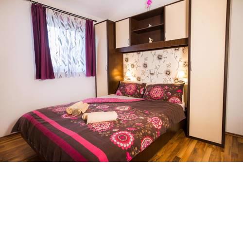 Family friendly house with a swimming pool Dvornica, Rogoznica - 14300
