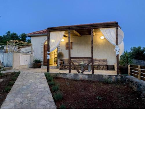 Family friendly house with a swimming pool Hvar - 18890