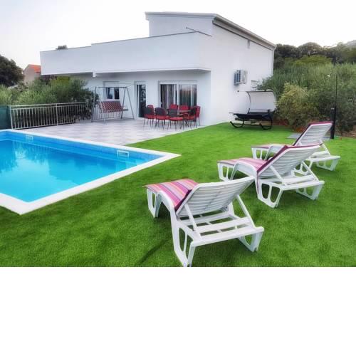 Family friendly house with a swimming pool Kastel Novi, Kastela - 16199