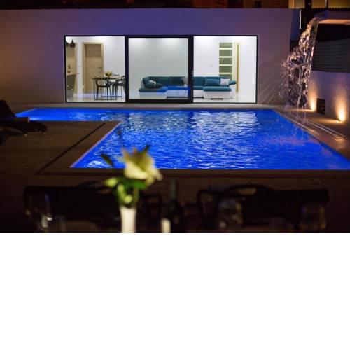 Family friendly house with a swimming pool Split - 15909