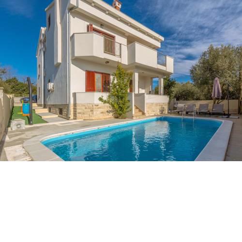 Family friendly house with a swimming pool Sveti Filip i Jakov, Biograd - 15775