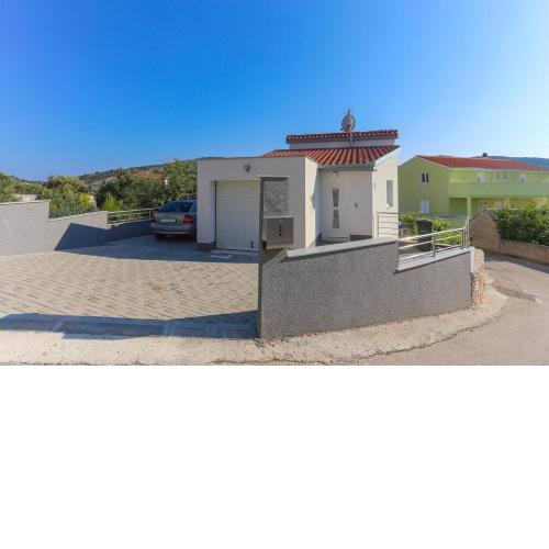 Family friendly house with a swimming pool Vinisce, Trogir - 19001
