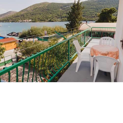 Family friendly seaside apartments Grebastica, Sibenik - 15170