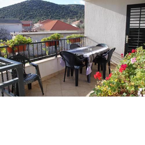 Family friendly seaside apartments Vinisce, Trogir - 5946