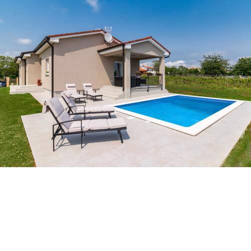 Family holiday house with private pool and playground