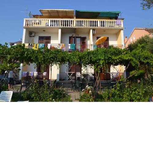 Family house Lana - Apartments Rab