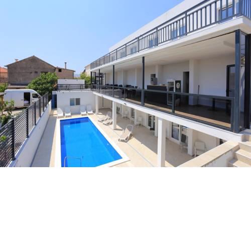 Family Room Kastel Stafilic 17710e