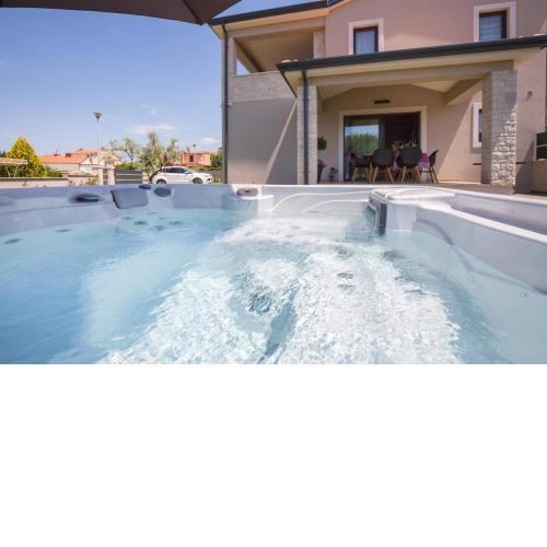 Family Villa Mare for max 8 person with jacuzzi Kukci Poreč countryside