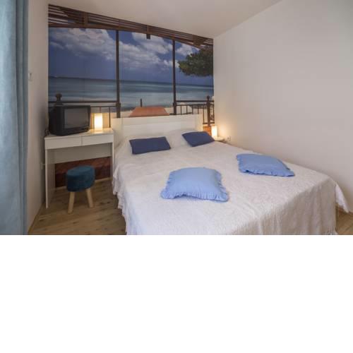 FANTA-SEA Room in Vis town