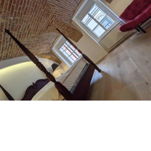 Fantabulous Old Town Condo