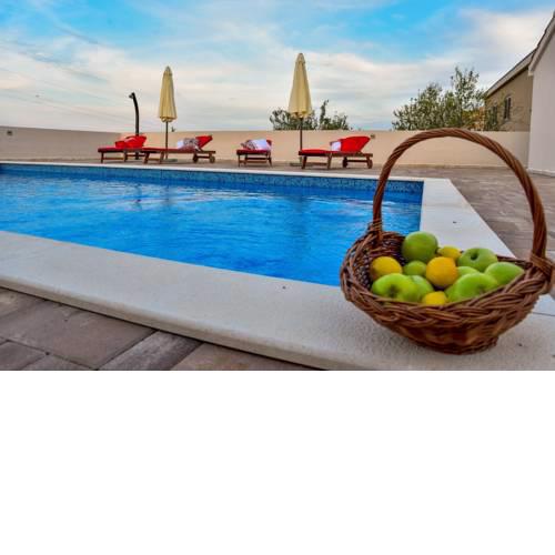 Fantastic Villa Maslina with private pool