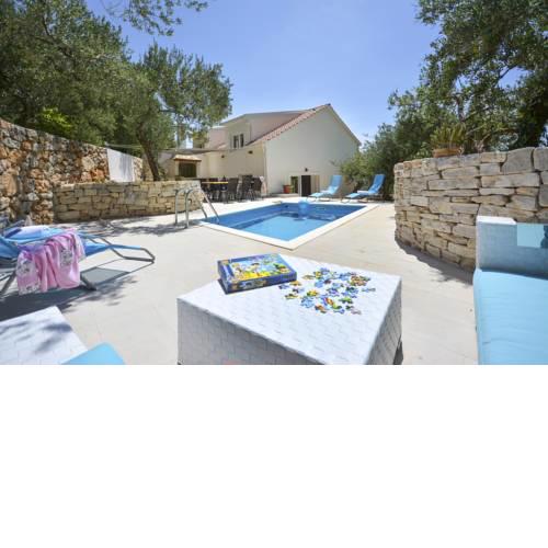 Fistanici Villa Sleeps 6 Pool Air Con WiFi
