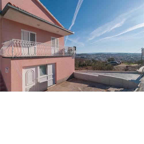 Five-Bedroom Apartment in Solin