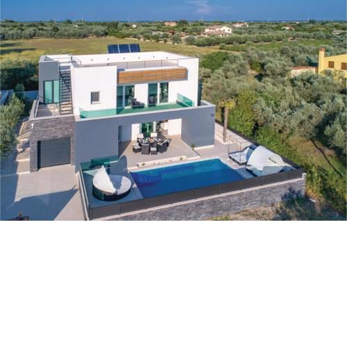 Five-Bedroom Holiday Home in Fazana