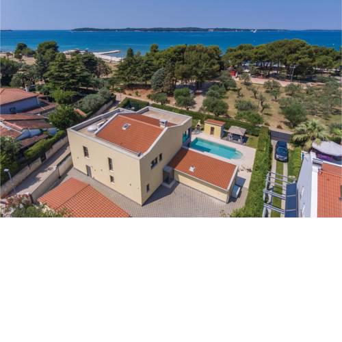 Five-Bedroom Holiday Home in Fazana