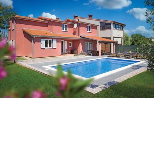 Five-Bedroom Holiday Home in Fazana